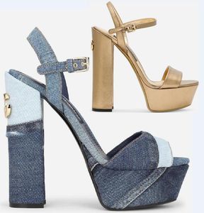 Denim Sandals Designer Plattform Ferse Damen Kleiderschuhe Mode Strassschnalle 3D-Druckdekoration Dicke Heels Schuh 15 cm hohe Heeled Sandale rotboden 35-43