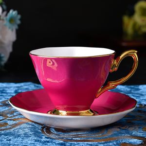 Tassen europäischer Stil Kaffeetassen Set 6 Keramik Becher Bone China Teetasse Büroanpassung 230818