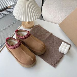 Modische Tasman-Hausschuhe für Herren und Damen. Mini-Schneestiefel. Warme Plüschstiefel aus Schaffell. Weiche und bequeme Freizeithausschuhe. Schönes Geschenk