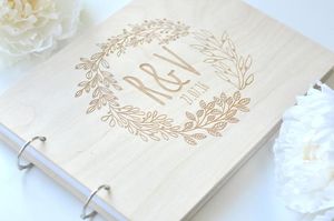 Andra evenemangsfestleveranser Personlig gästbok Wreath Garden Wedding Engraved Wood Guest Book Floral Decor 230818