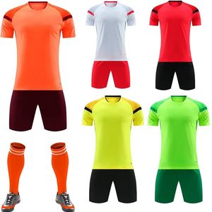 Utomhus Tshirts Model Team Soccer Jerseys gjorde anpassat namn Sponsor 100% Polyester Fiber Fast Dry Football Uniform Boy Training 230821