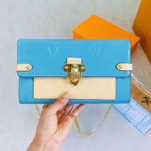 Moda akşam çantası kadın omuz çantası v tasarımcı zinciri çapraz cüzdan cüzdan parlak renk bayanlar debriyaj çanta