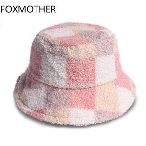 Breda randen hattar hink rävmotor utomhus mode panama fiske mössor faux päls check rutiga bob chapeau femme vinter gorras 230821