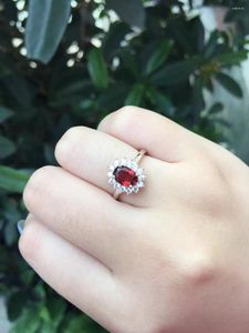 Pierścienie klastra Trendy 925 Sterling Silver 5 7 mm Owalny Naturalny Garnet Pierścień dla kobiet Piękna biżuteria Kamień Ruby Anniversary Giversary Gift