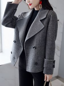 Womens Wool Blends Winter Jacket Korean Fashion Highend Temperament Woolen Overcoat Black White Plaid Coat Double Breasted Female Coats 230818