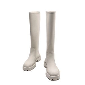 BOTAS BOOTS TAMANHO DE APECIMENTAÇÃO SAPATOS 2023 CREM Feminino Branco Conciso AllMatch Modelos de joelho de inverno plano 230818