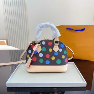 Heta axelväskor gamla blommordesignväska polka prickar crossbody väskor kvinnor designers handväskor kvinnor snäckväska väska mode multifunktionell handväska