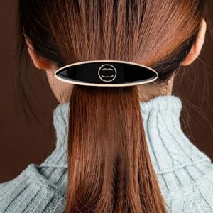 Basit Barrettes Tasarımcı Kadın Akrilik Fransız Ünlüler Saç Pin Marka Moda Tasarım Kafa Bandı Boş Zaman Saçkarpları Saç Klipler Takı