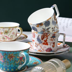 Mugs Europe Bone China Coffee Cup Saucer Spoon Set 200ml Luxury Ceramic Mug With Porcelain Tea Cafe Party Drinkware 230818