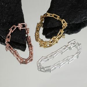 18K الذهب مزدوج مزدوج على شكل حرف U مصمم أزياء أزياء ol Style Style Style Bracelet Bracelet Bracelet Party Accessories 1.1 مع الشعار الأصلي