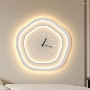 Wall Clocks Modern Fashion Style Draw Simple Lamp Clock Hanging Watches Glass Quiet Bed Room Relogio De Parede Home Decorating Items