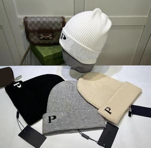 Fashionable Men Women Designers Beanie Bonnet Hat High Quality Wool Knitt Hats Famous Brand Letter Embroidery Skull Caps Skiing Keep Warm Caps Fashion Accessories