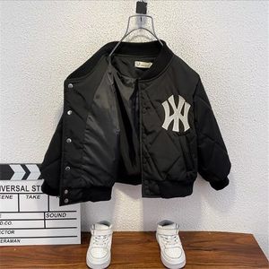 Autumn e inverno Designer per bambini Cappotto per ragazzi 2023 Nuovo bel bambino Baseball addensato abbigliamento da baseball Bambini alla moda Giacca da vestito in cotone leggero