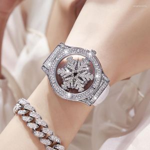 Armbandsur Uthai BK120 roterande snöflinga ihåliga fulla diamantkvinnor klocka ljus lyxiga tur himmel stjärnvattentät kvarts