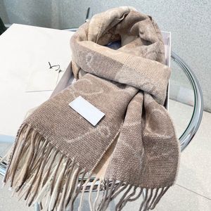 Designer de lenço de lã xadrez de inverno Shawls longos lenços de caxemira femininos lenços de lençóis l para mensagens de toque suave com tags acessórios de gorro de luxo 40*200cm