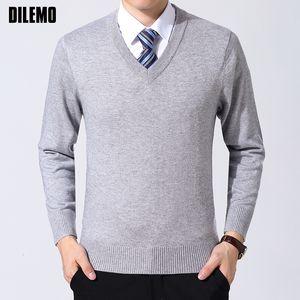 Herrtröjor tröjor modemärke tröja män pullover v nack smal passar hoppare stickar tjock varm höst koreansk stil casual mens kläder 230821