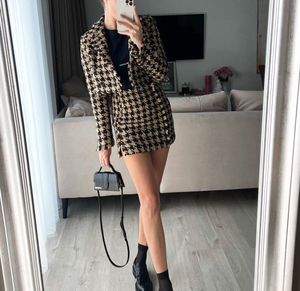 Dwuczęściowa sukienka Xeasy Tweed Women Dwuczęściowy zestaw Houndstooth Vintage Office Lady Short Blazer żeńska swobodna, szczupła spódnica z wysokiej talii 230822