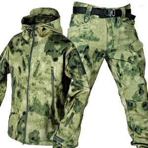 メンズトラックスーツは秋と冬の太い屋外マウンテン衣料品通気防止防風の大きなサイズのコートセットに適しています