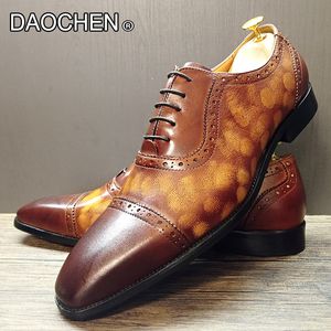 Kleiderschuhe Luxus Männer Lederschuhe braun schwarzer Spitze