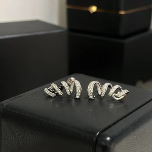 Ear Cuff 2023 Trend Klasik Ünlü Marka Yıldönümü Hediye Küpe Takı Kadınlar İçin Düğün Pure 925 Şerit Zirkonlar Sicim Bükülme 230822