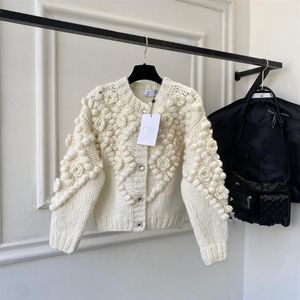 23SS Top Female Designer Sweater tredimensionell handvirka Cardigan Top-klass Tröja Kvalitetens damrock i241V