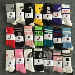 Herren Socken Skateboard Modemams Buchstaben gedruckt Socken APE Kopfmuster Hip Hop Sports Socken Größe 21 Farben230e