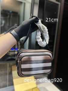 Designer Fanny Pack Check Camera Mens Crossbody Bag Stripes Nylon Small Shoulder Bag Designers Väskor Crossbody Walle Tdesigner Crossbody Bags Luxury Classic