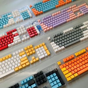 Tangentbord 104 PCS Mekaniska tangentbord Keycaps Set OEM Backbellitt Twocolor ABS Purple White Key Cap för 6187104 Cherry MX KeyCap 230821