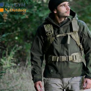 Utomhusjackor hoodies Tactical Soft Shell Jacket Män huva sammet stor storlek fritid rockar armé fläkt ridning klättring vindtät vattentät kappa 230821