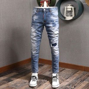 Męskie dżinsy mody streetwear men retro jasnoniebieski rozciągający szczupły rozryte pomalowane designerskie elastyczne spodnie Hip Hole Holds Hombre