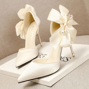 Klädskor sexiga klackar kvinna pumpar bröllop brud sko vit stilett fjäril