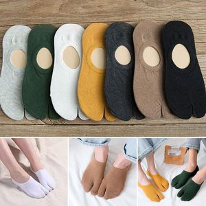 Kadınlar SOCKS İki parmak yaz pamuklu çift tabi nefes alabilen ayak parmağı erkek kaymaz görünmez görünmez alçak kesilmiş tekne