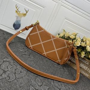 2023 Designer Bolsa de ombro feminino Bolsa de luxo fácil em bolsas de cinta Carta de flores em relevo Empreinte Couro Mini -Maquia