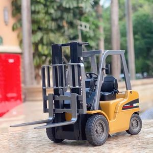 Diecast Modelo 1 50 Forklift Truck Alloy Ligante Simulação de carro elevador elevador de engenharia Coleção de brinquedos de brinquedos Crianças Presente 230821