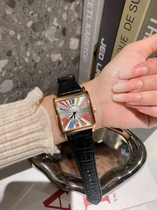 AAA Fashioner Designer Женская часа Quartz Движение 316 Корпус из нержавеющей стали Маленький красный пояс 3flk