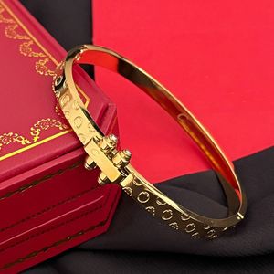 Designer Love Bangles Armband Frauen geprägt Stempel Luxus Charme Armbänder Brief Schmuck 18K Gold plattiert Edelstahl Stahl