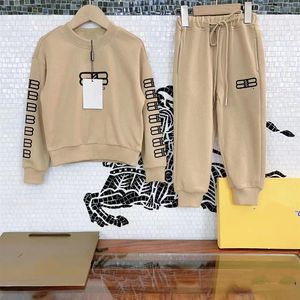 Designer Kid Cloente Set Black Color Baby Boys Autumn Sport Suit con cappuccio e pantaloni da bambina set di abbigliamento da 100-150 cm213n