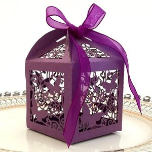 50pcs White Pink Wedding Boxes Caixa de presente Laser Cut Love Heart Candy Caixas Favores e presentes Decorações de festa