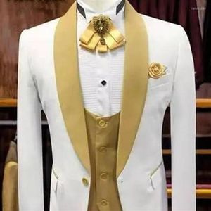 Herrenanzüge weiß und golden Hochzeit Abendkleider Groomsman Schal Revers Anzug für 3PCS Kostüm Homme Jacke Weste Hosen205z