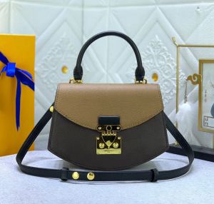 Tasarımcı Tote Çanta Luxurys Fan Şekli Crossbody Çantalar En kaliteli deri kahverengi çiçekler Mektuplar Kadın Küçük Omuz Çantaları Bayanlar Moda Makyaj Çanta