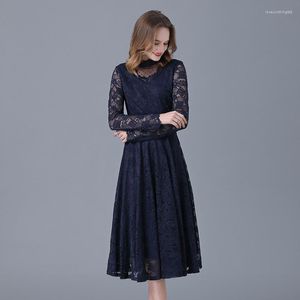 Casual Dresses Brand Lace Dress Women's Spring and Autumn French Medium Längd visar tunt temperament över knäkjol