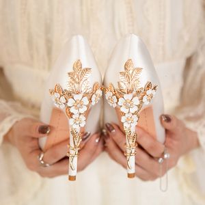 Dress Shoes Women's Metal Flowers Stiletto High-heel Shoes Female Light Luxury Sexy Fashion Wedding Shoes Pointed Toe Satin Single Shoes 230822