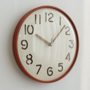壁時計ソリッドウッドリビングルームクロックラウンドログクリエイティブホロー雰囲気静かなモダンなシンプルな装飾