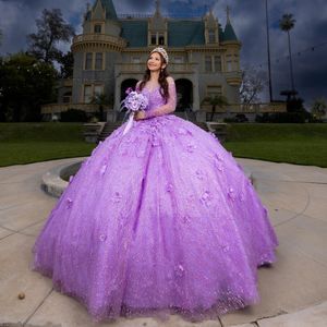 Lavendel glänsande paljettkristallkulklänning quinceanera klänning med cape applikationer 3d blommor pärlor tassel korsett vestidos de xv anos