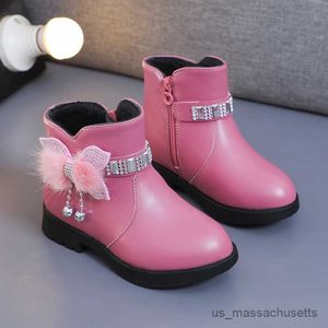 Botas de sapatos infantis menina de comprimento médio botas de couro quente bebê fofo de algodão sapatos luxuosos inverno botas de algodão R230822