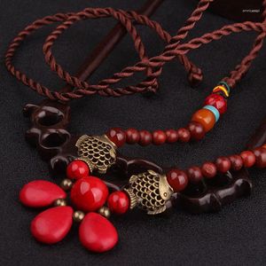 Colares pendentes Moda Vintgae Wind Ethnic Long Colar Long Flowers Red Woodwood Sandalwood Mades Antique Stones