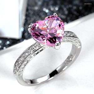 Anéis de casamento Coração romântico forma rosa Crystal Zircon Anel para mulheres clássicas de três pontas de noivado Jóias de noivado