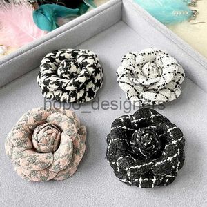 Retro tyg kamellia blomma brosch stift för kvinnor mode cardigan coat corsage lapel stift kläd smycken tillbehör flickor x0822