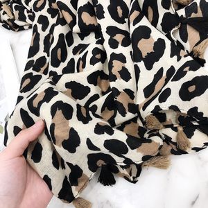 Scarves Fashion Design Sexy Leopard Dot Tassel Viscose Shawl Scarf High Quality Neckerchief Autumn Winter Foulards Muslim Hijab Sjaal 230821