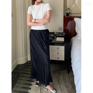 Damen T-Shirts Frauen Sommertops minimalistischer Stil Schlanker elastischer grundlegender kurzärmeliger Schwarz-Weiß-T-Shirt